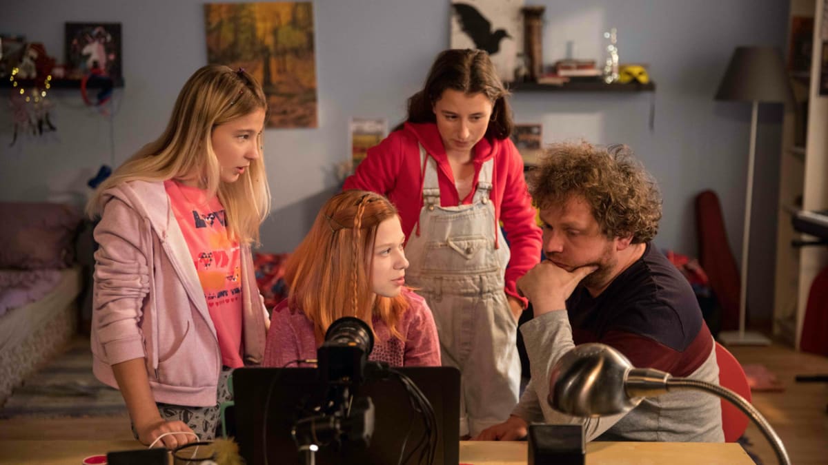 新片上映：Caught in the Net