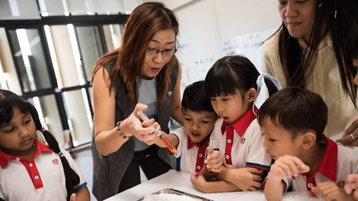 Science education humanity. Начальная школа в Сингапуре. Сингапур образование в школе. Дошкольное образование в Сингапуре. Сингапур дети в школе.